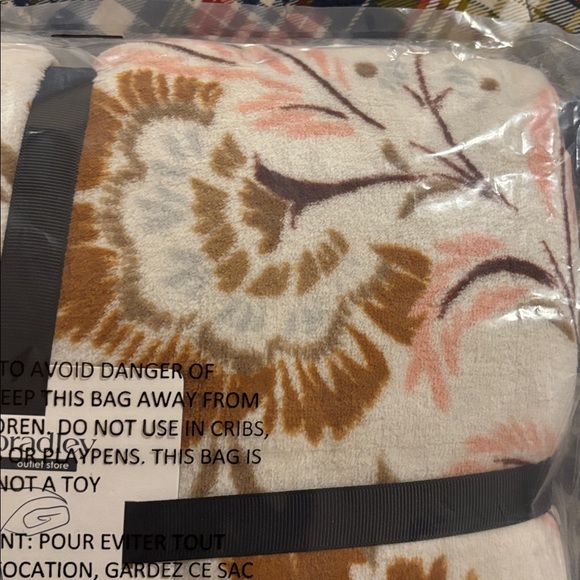 Vera Bradley Floral Blanket in Cream and Brown - Picture 5 of 7